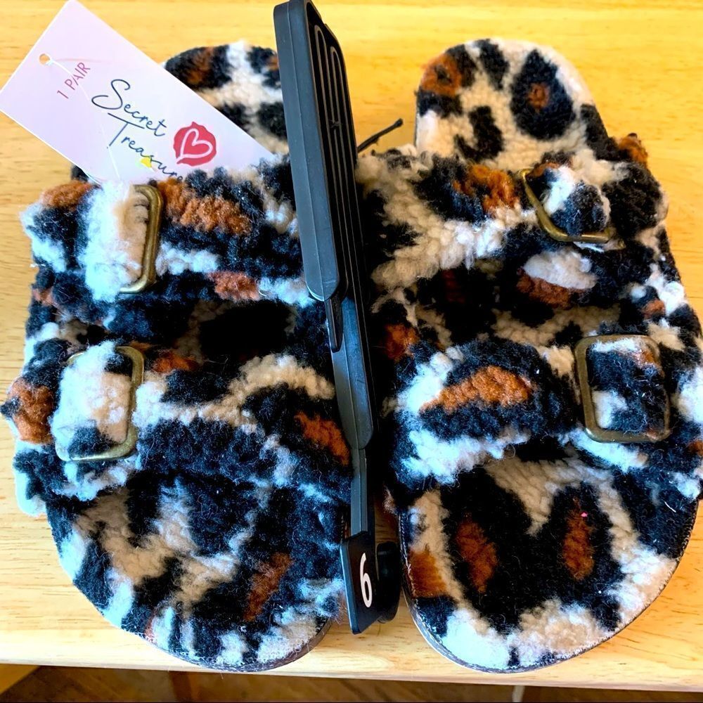 NWT Secret Treasures Fluffy Slide Sandals Animal Print Size 6 Gorgeous